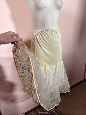 Vintage 1950’s ruffled hem crinoline midi slip skirt Pastel yellow blue pink